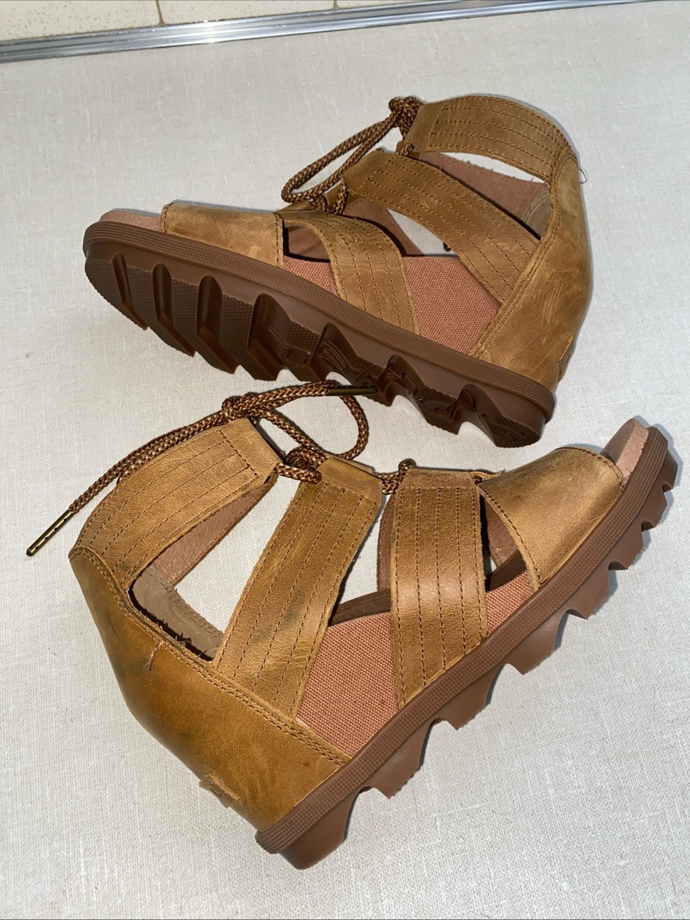 SOREL  JOANIE  II  LACE  OPEN  TOE  WEDGE  SANDALS IN  LIGHT BROWN - SIZE  US 8